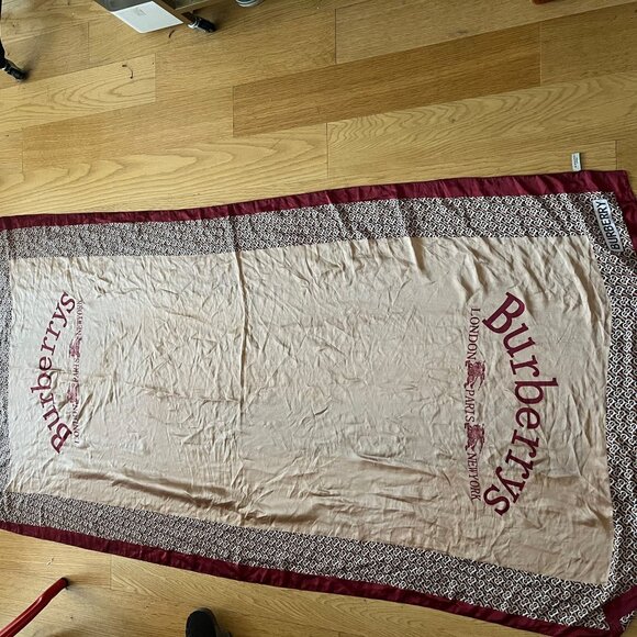 VINTAGE BURBERRY Very Large Silk Scarf  ...Rare Find! - Picture 1 of 10